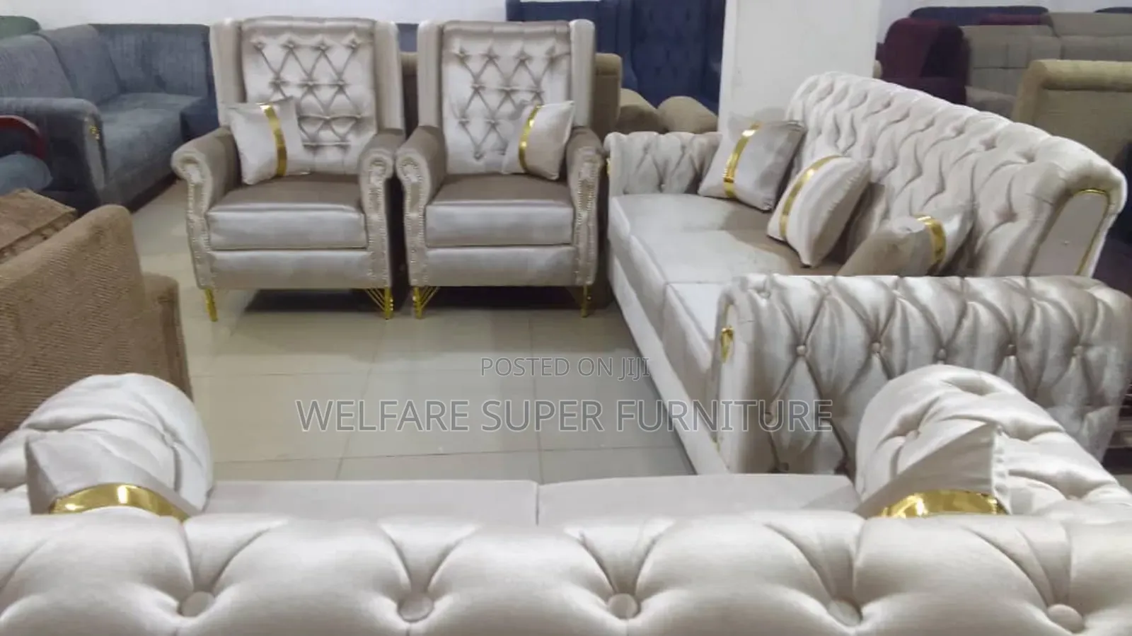 Seven Seater With Queen and King Chair
