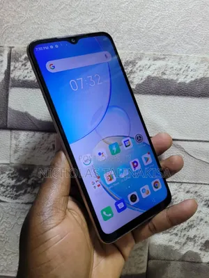Photo - Infinix Hot 12i 64 GB Gold