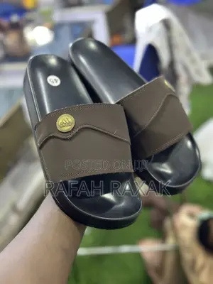 Men’S Classic Brown Adidas Push in Sandals