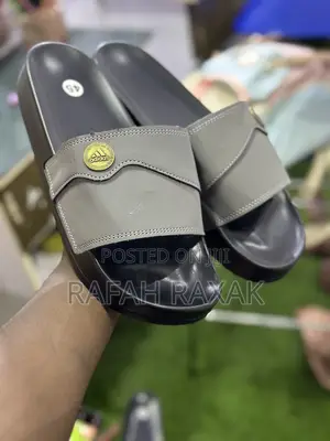 Men’S Classic Grey/Black Adidas Push in Sandals