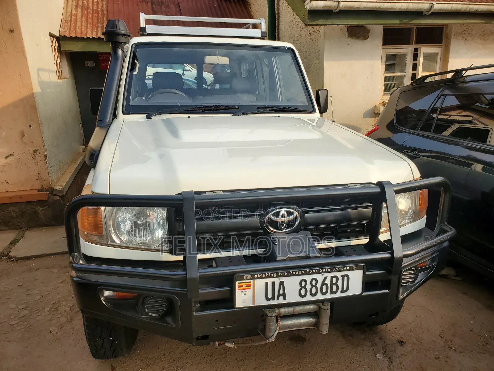 Toyota Land Cruiser 2016 White