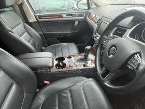 Volkswagen Touareg 2017 Beige