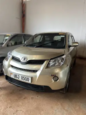Toyota IST 2009 Gold