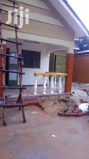 Four Bedroom House In Old Kira Road For Rent