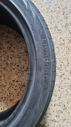 265/40r21 Lionhart Used Made in Thailand Used