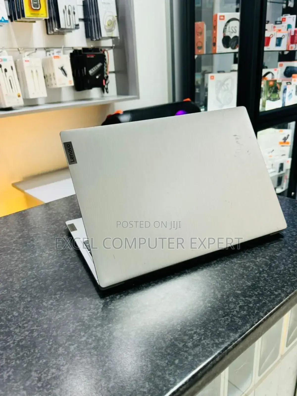 New Laptop Lenovo IdeaPad 300 4GB Intel Core I5 HDD+SSD 256GB