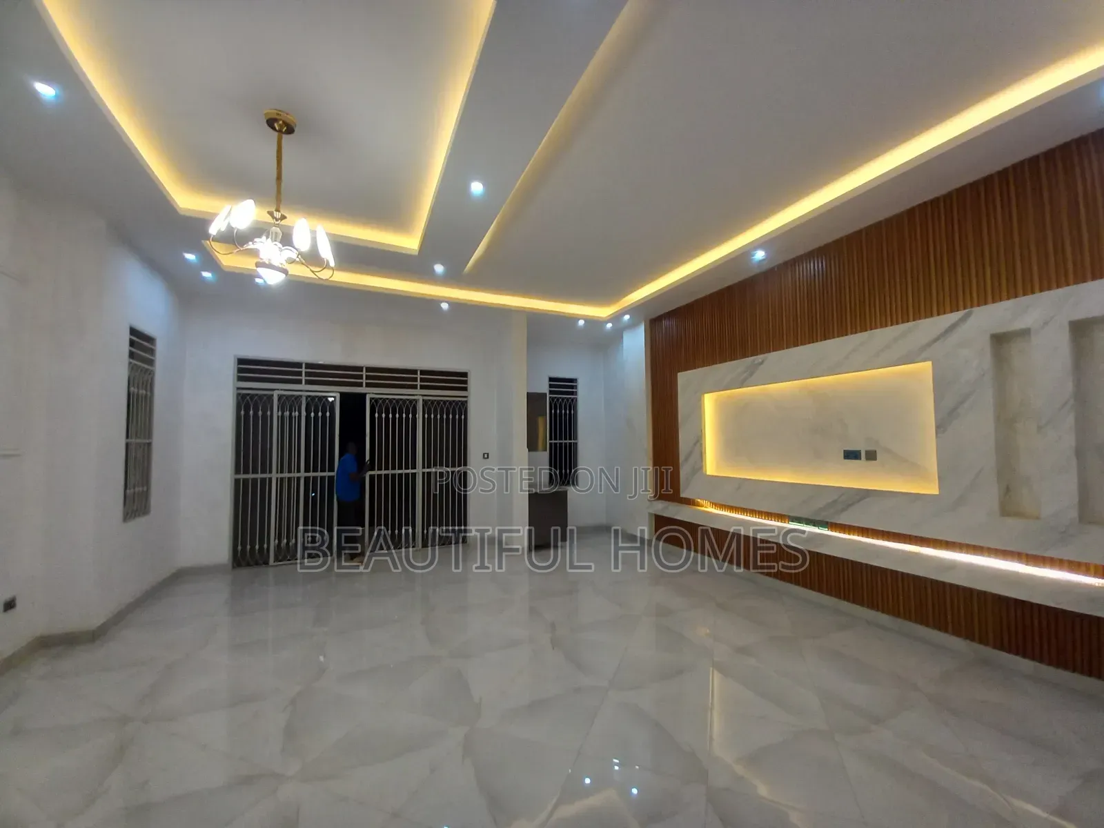 Furnished 5bdrm Duplex in Kira Rich Estate for sale