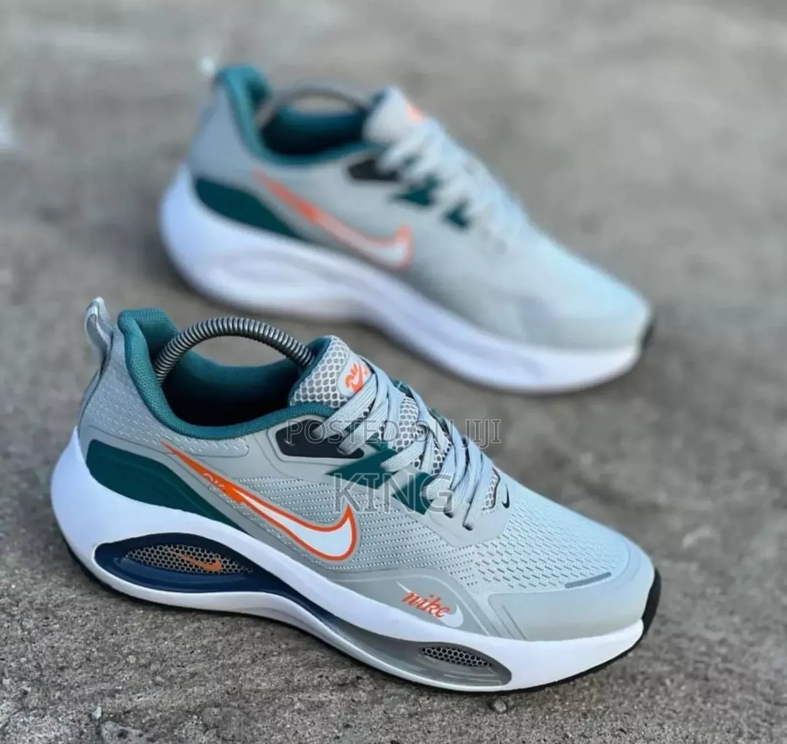 Nike X Air Zoom. Light Grey