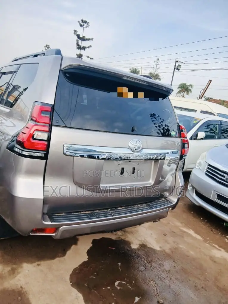 Toyota Land Cruiser Prado 2018 Gray