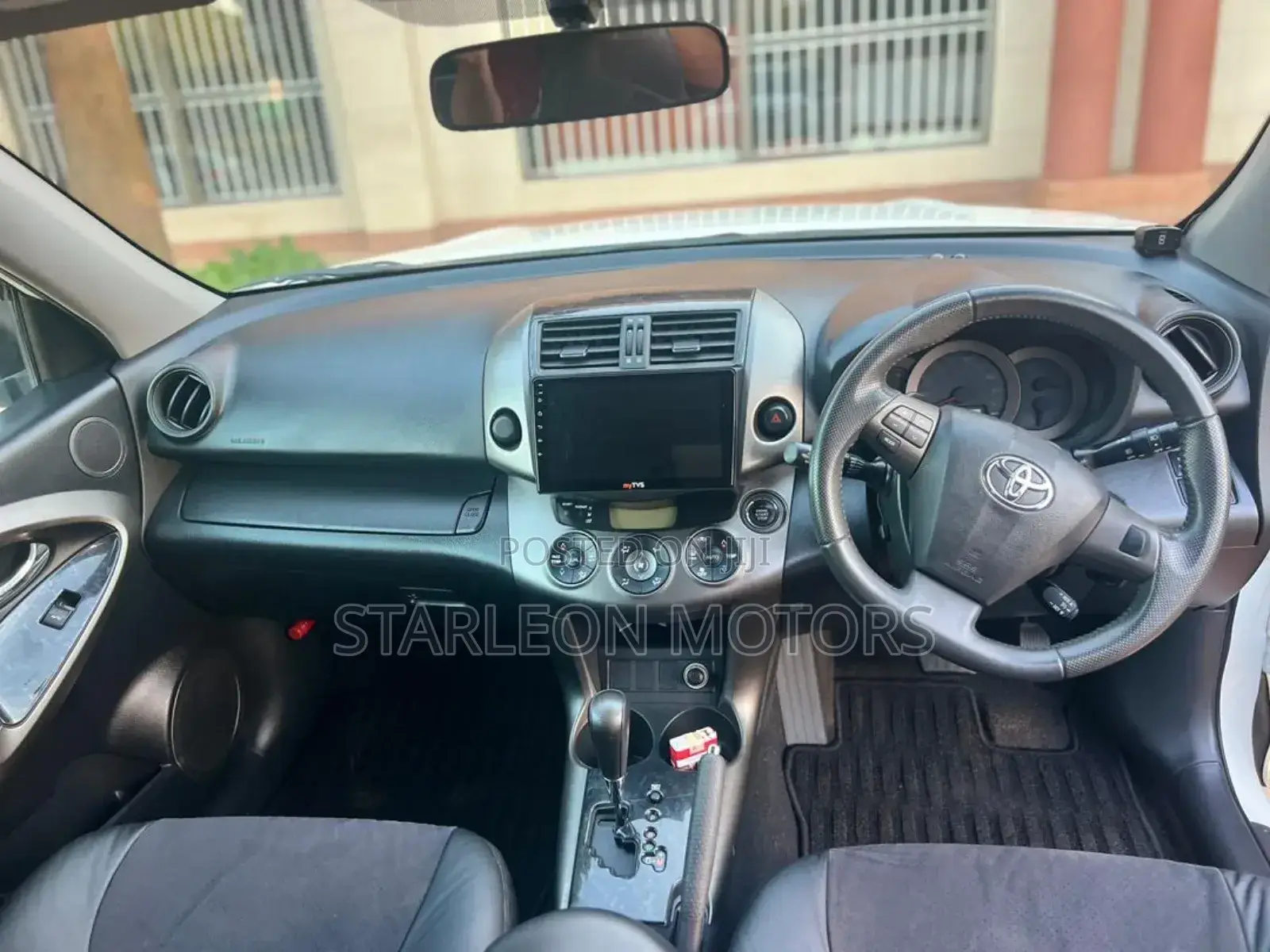 Toyota Vanguard 2010 White