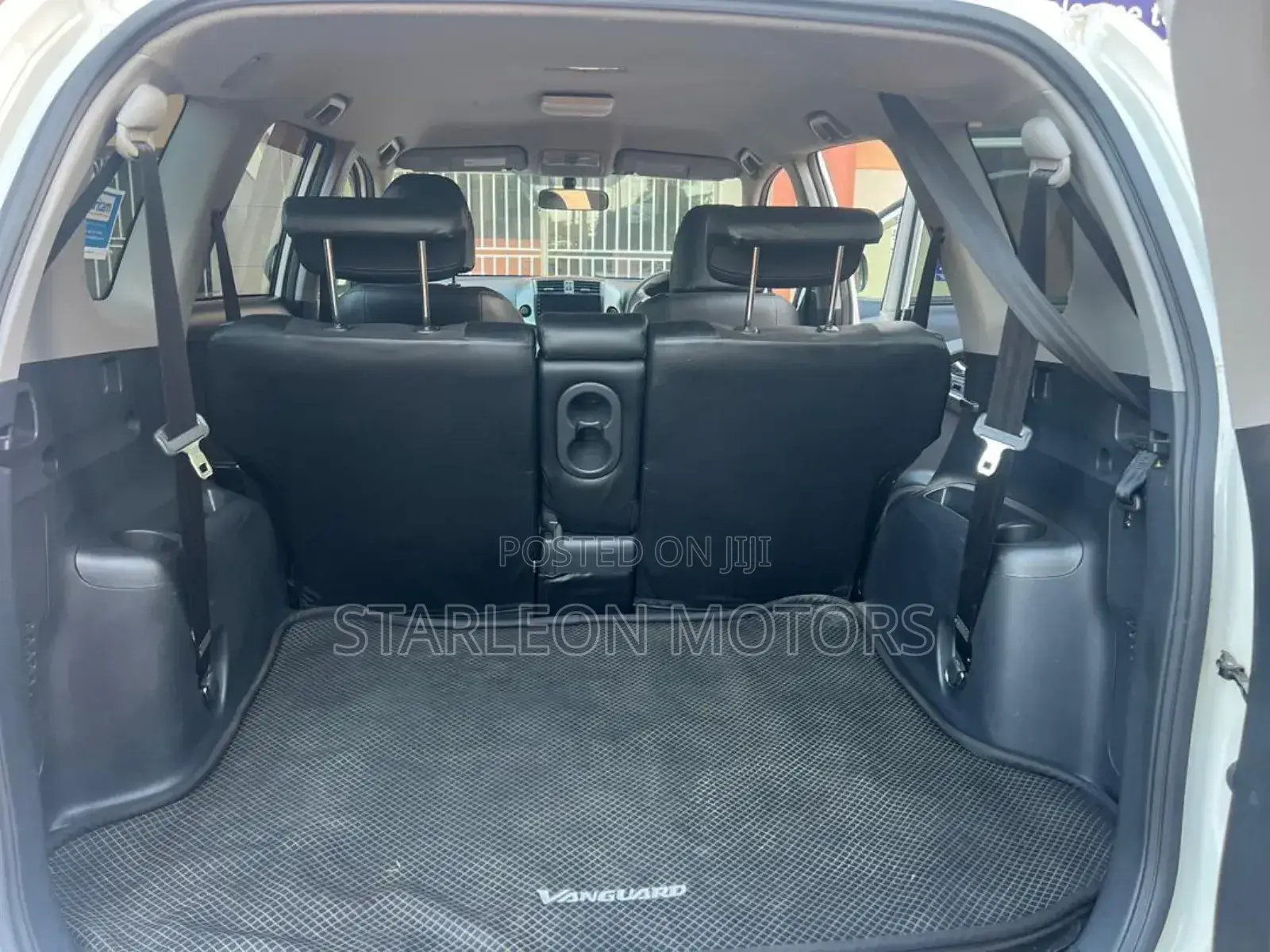 Toyota Vanguard 2010 White