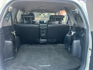 Toyota Vanguard 2010 White