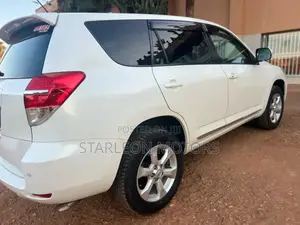 Toyota Vanguard 2010 White