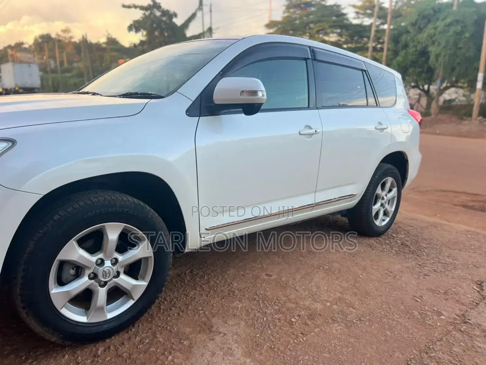 Toyota Vanguard 2010 White