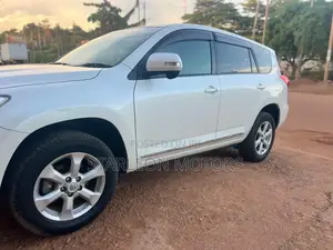 Toyota Vanguard 2010 White