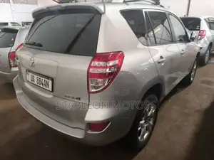 Toyota RAV4 2010 Silver