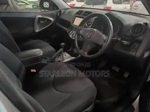 Toyota RAV4 2010 Silver