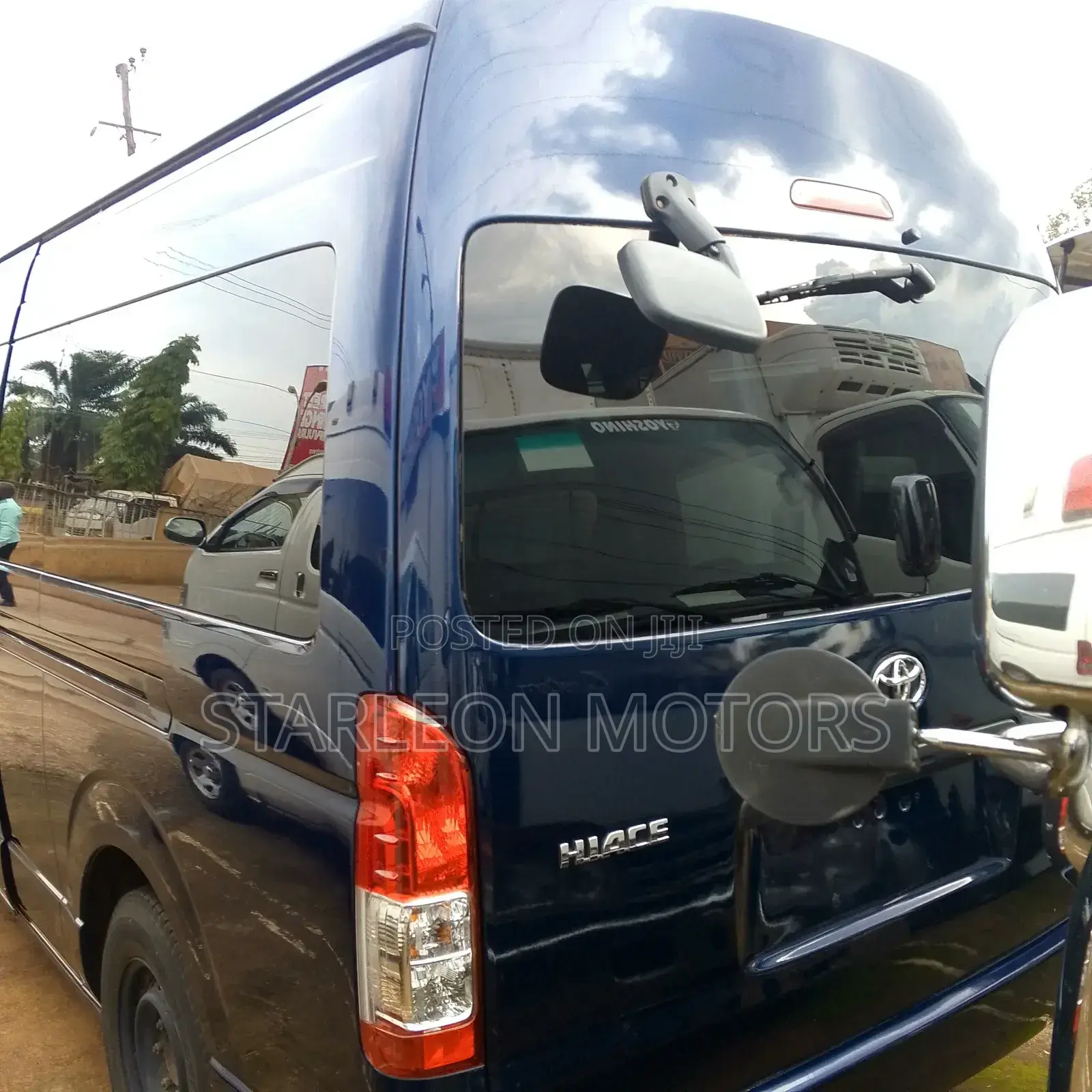 Toyota HiAce 2012