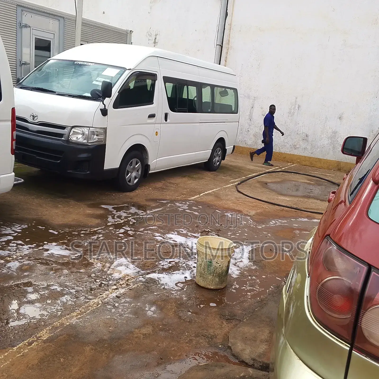 Toyota HiAce 2012