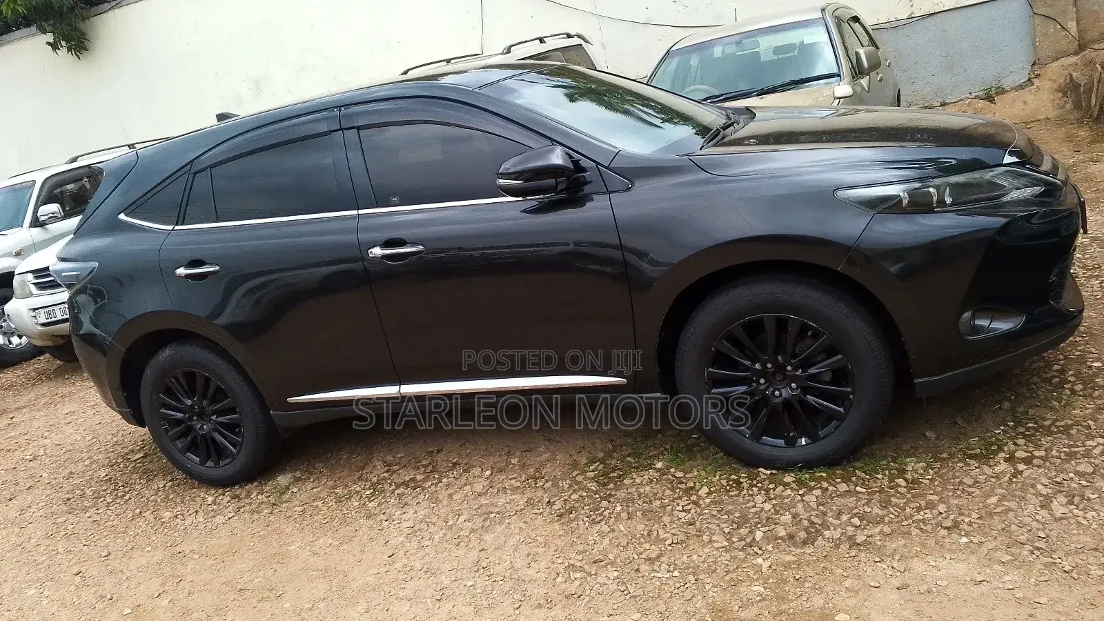 Toyota Harrier 2.0 2016 Black