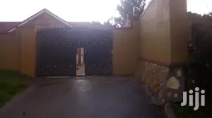 Four Bedroom House In Old Kira Road For Rent