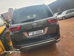 Toyota Land Cruiser 2014 Green