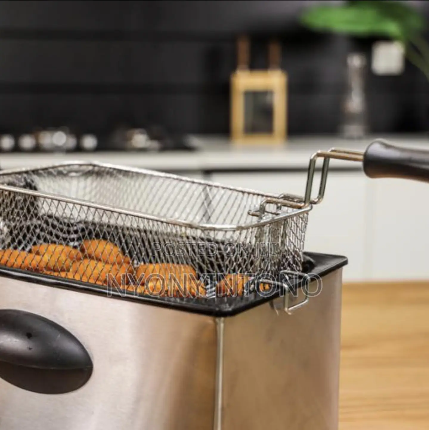 Geepas Top-Quality Deep Fryer With 2 Years Warranty