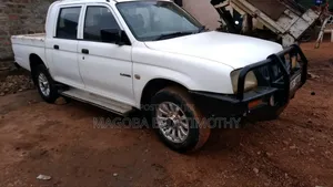 Photo - Mitsubishi L200 2005 White