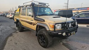 Photo - Toyota Land Cruiser 2015 Beige