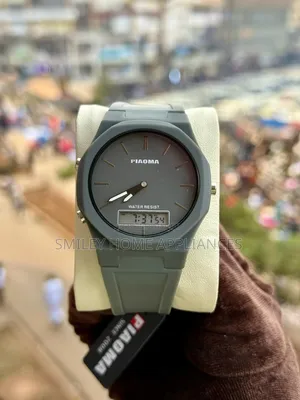 Piaoma Rubber Strapped Unisex Classy Analog Time Piece