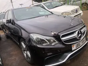 Photo - Mercedes-Benz E300 2015 Brown