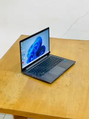 New Laptop HP ZBook Firefly G8 16GB Intel Core I7 SSD 512GB