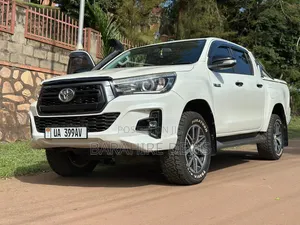 Photo - Toyota Hilux 2016 White