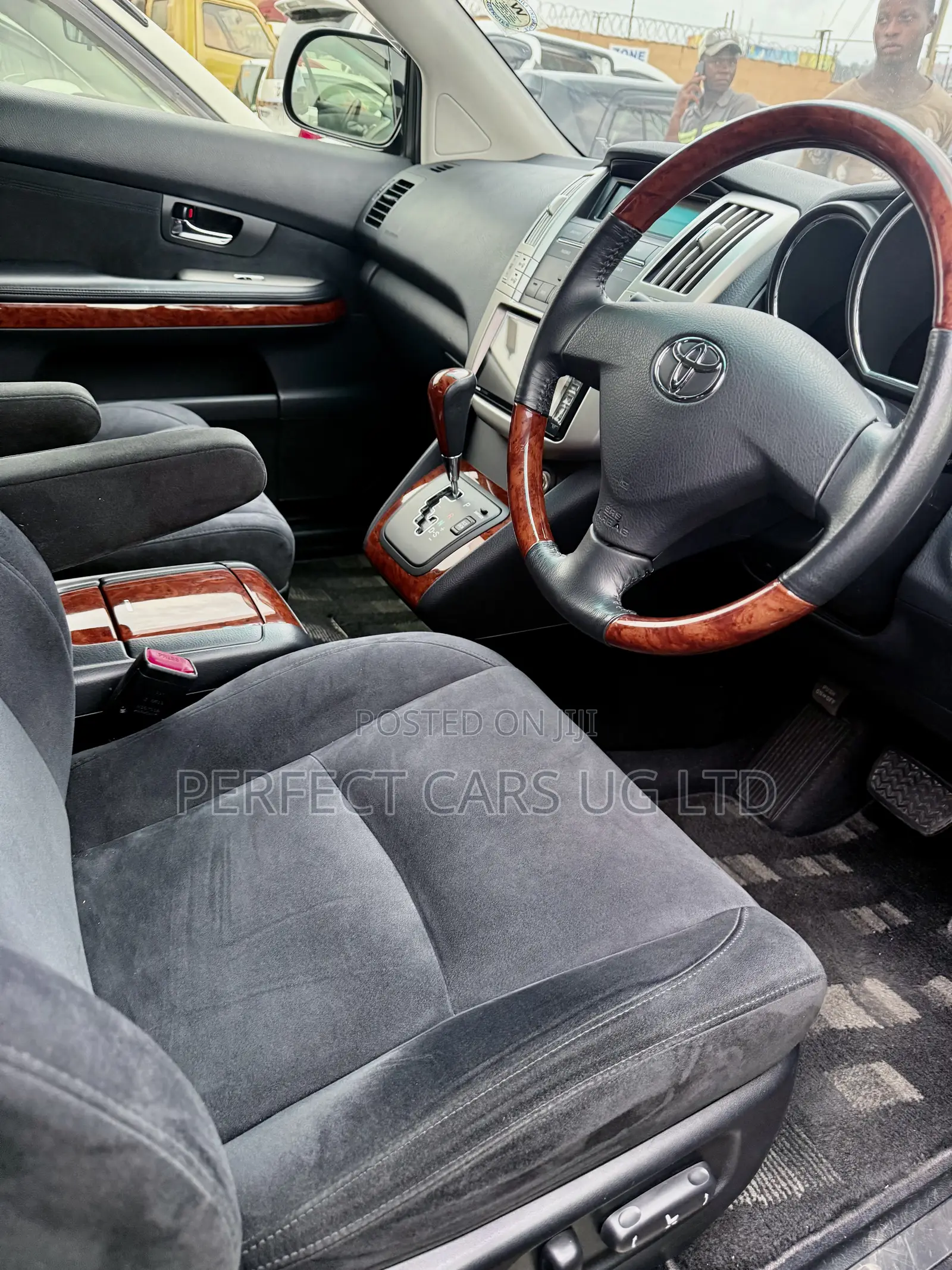 Toyota Harrier 2.4 2013 Black