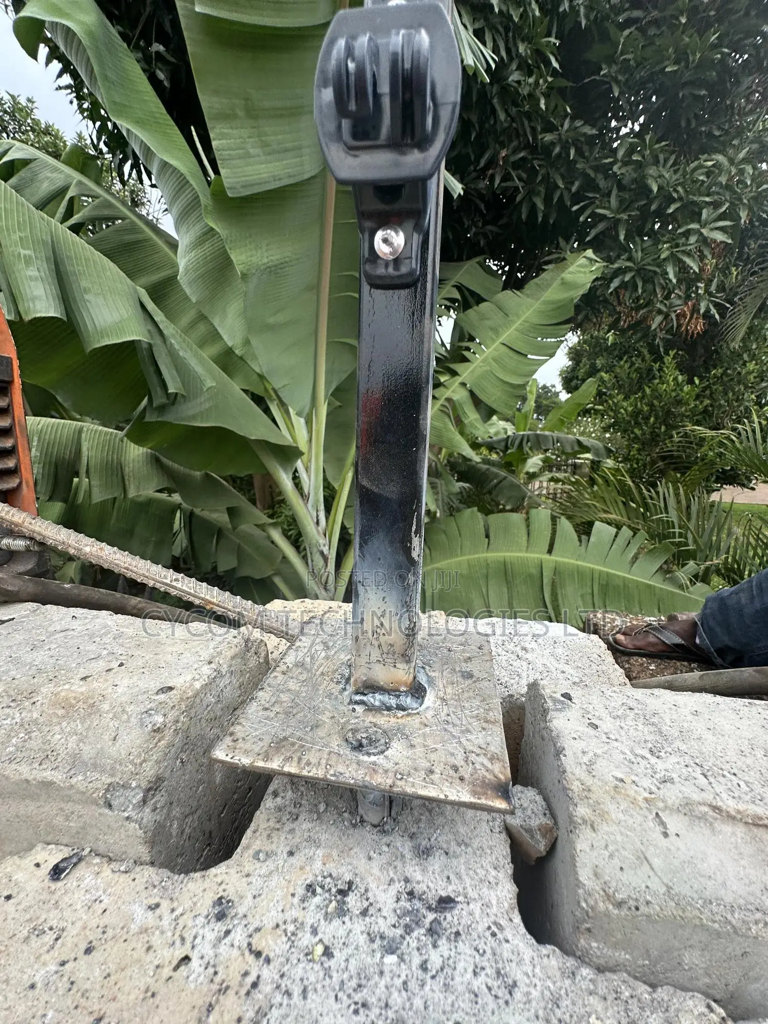 Electric Fence With Galvanized 40 Mm Stands