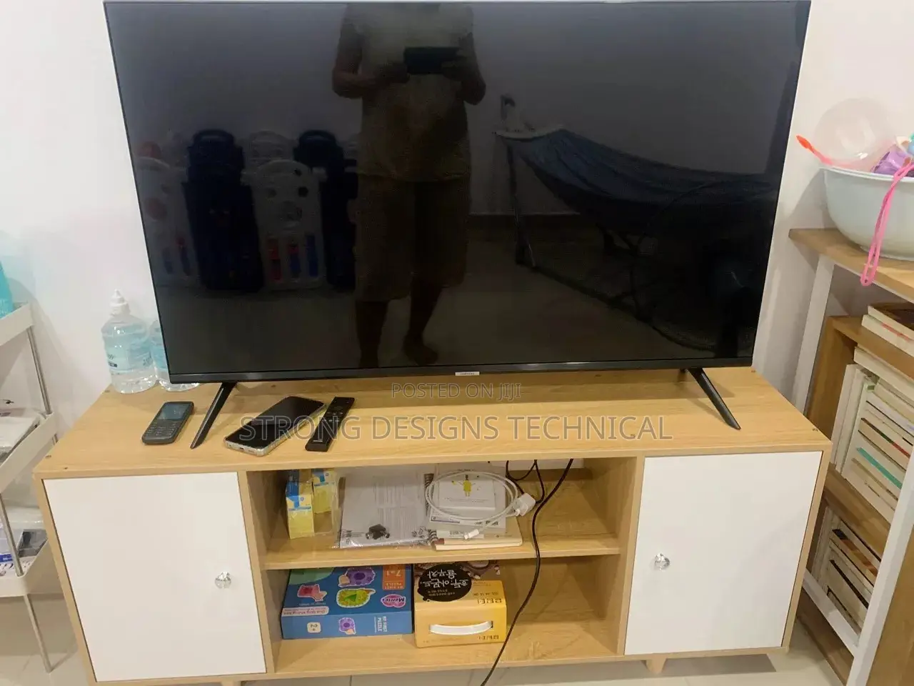 Tv Shelf / Tv Stand / Tv Cabinet