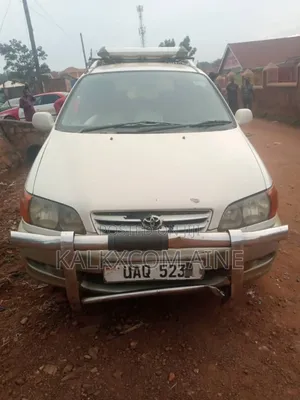 Photo - Toyota Ipsum 1999 Pearl