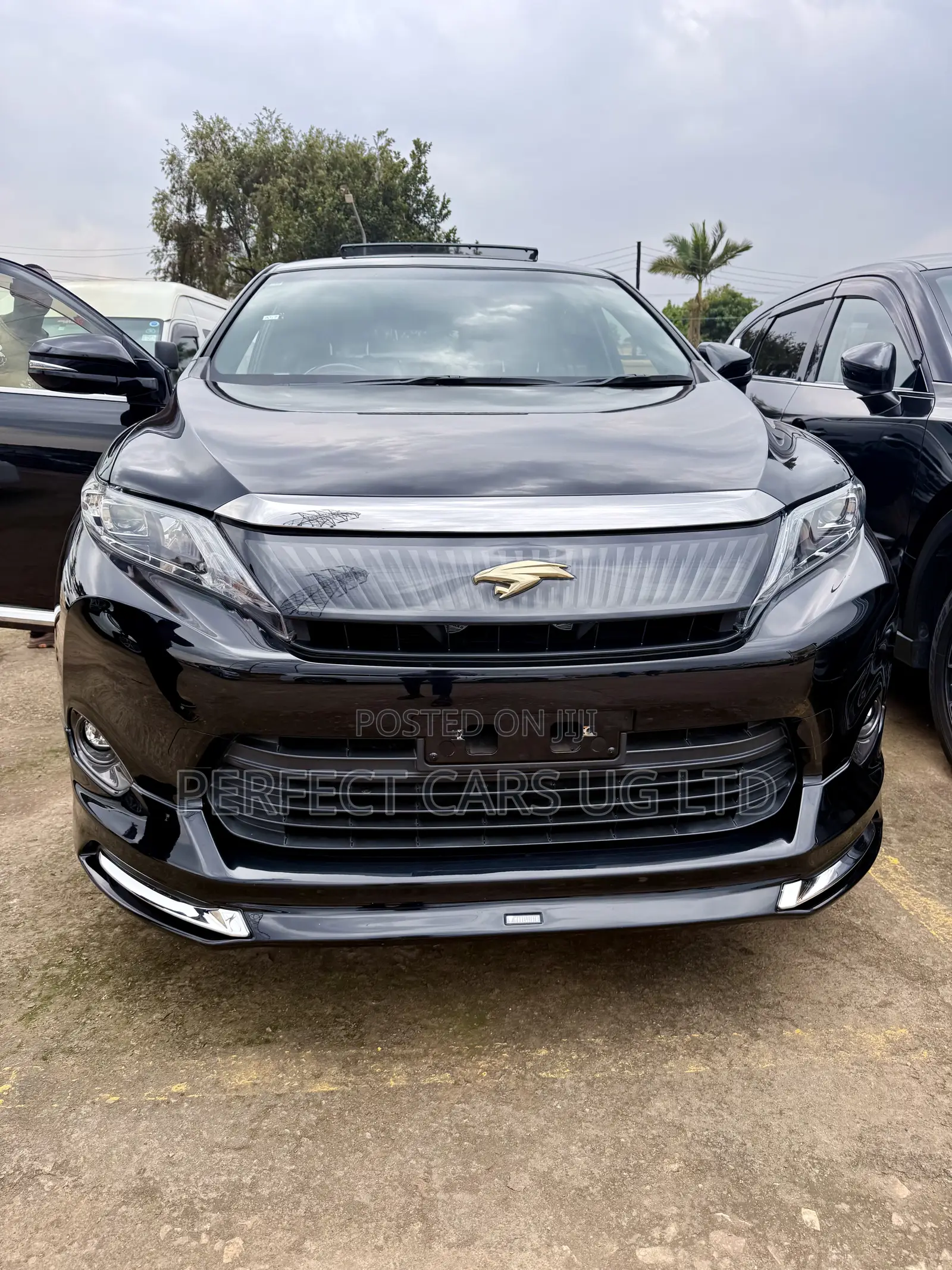 Toyota Harrier 2.0 2016 Black