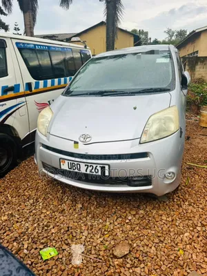 Photo - Toyota Passo Sette 1.5 AWD 2011 Silver