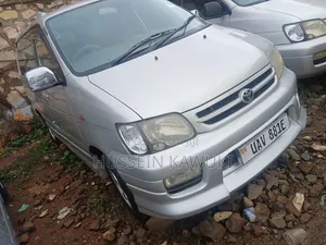 Photo - Toyota Noah 2002 Silver