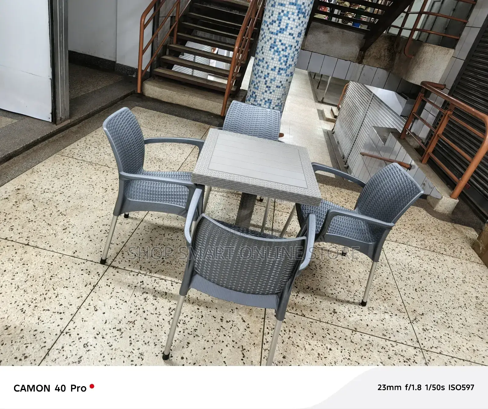 Bar/Restaurant Chairs Plastic and Table