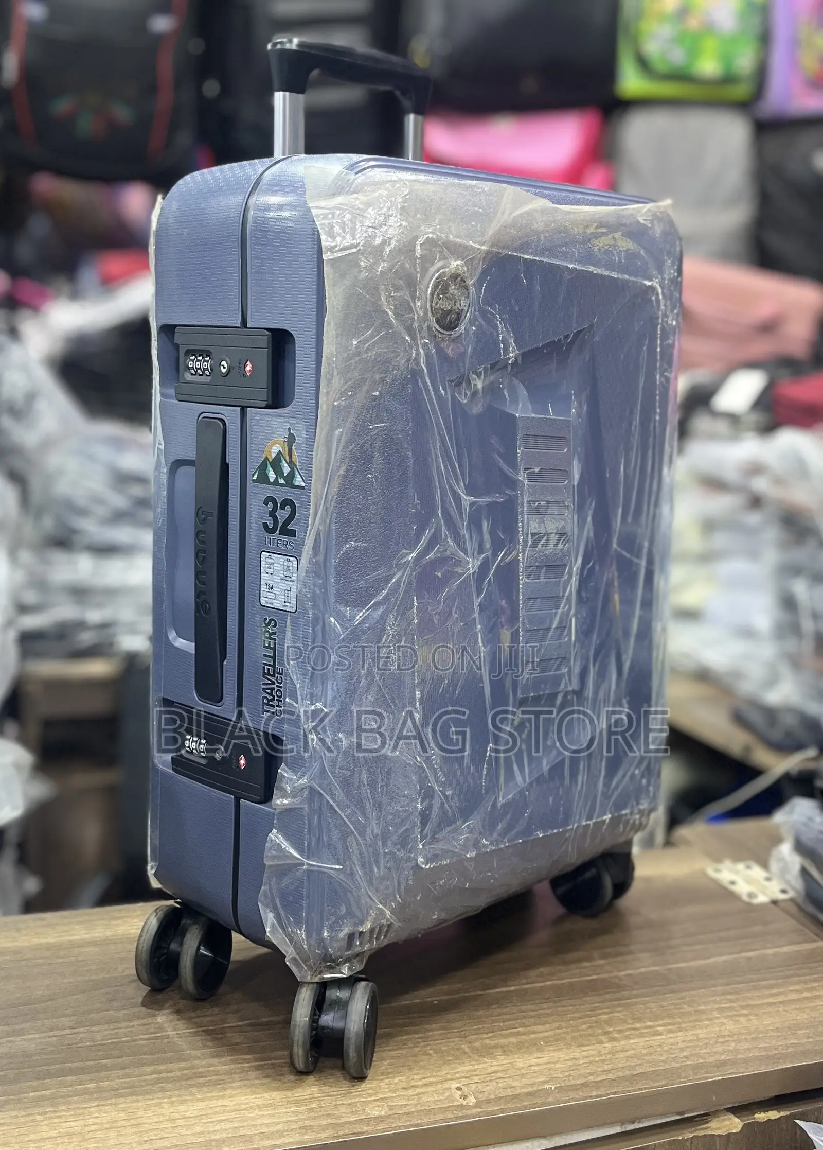 Suitcase - Travellers Choice 32ltrs