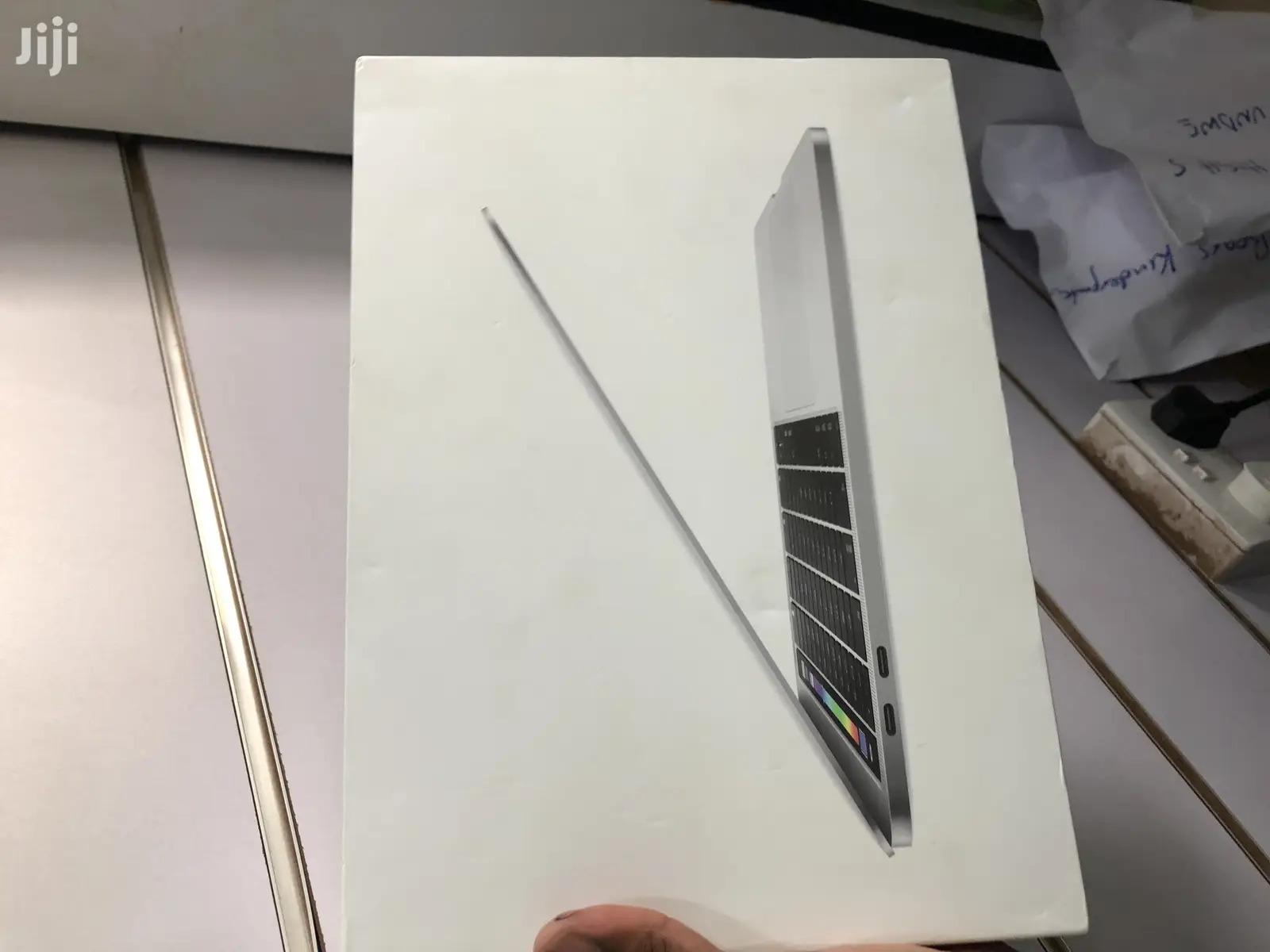 New Laptop Apple MacBook Pro 16GB Intel Core i7 SSD 512GB