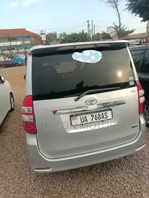 Toyota Noah 2.0 143hp AWD (8 Seater) 2010 Silver