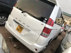 Photo - Toyota Noah 2006 White
