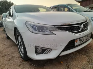 Photo - Toyota Mark X 2014 White