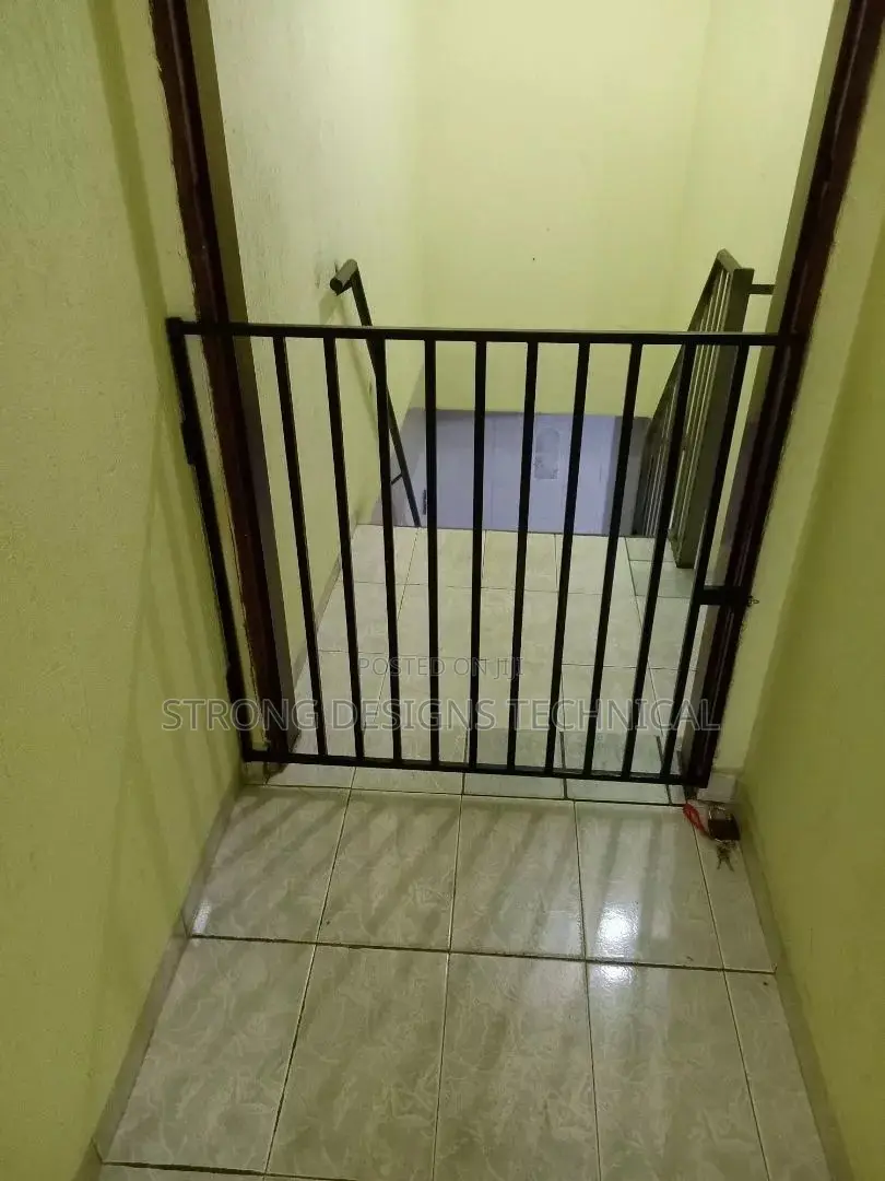 Safety Gates for Pets / Babies Both Indoor and Outdoor
