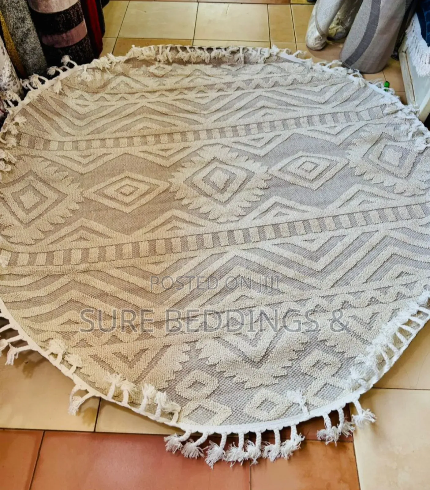 Manda Round Carpet