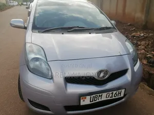 Photo - Toyota Vitz 2008 Burgundy