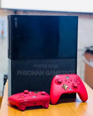 Xbox One Standard With 2 Controllers and 7 Games